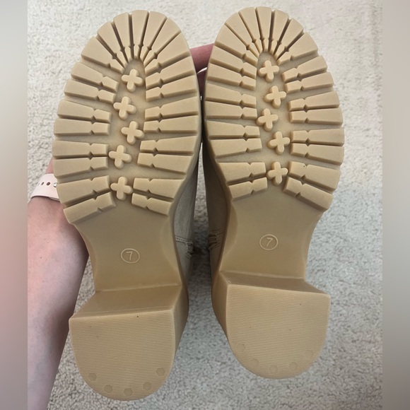 Universal Thread Platform Faux Suede Boots size 7 - Picture 5 of 5